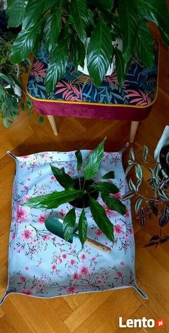 Mata do przesadzania roślin doniczkowych, wzór kwiat wiśni