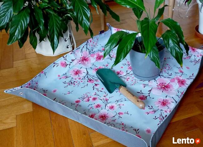 Mata do przesadzania roślin doniczkowych, wzór kwiat wiśni