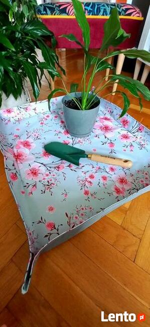 Mata do przesadzania roślin doniczkowych, wzór kwiat wiśni