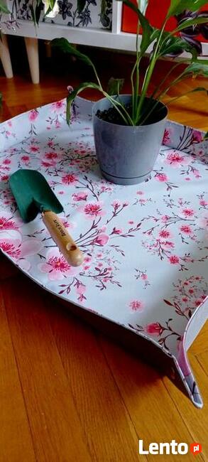 Mata do przesadzania roślin doniczkowych, wzór kwiat wiśni