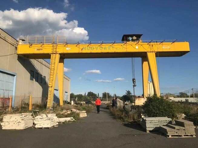 szt. 2 suwnice bramowe 30-tonowe