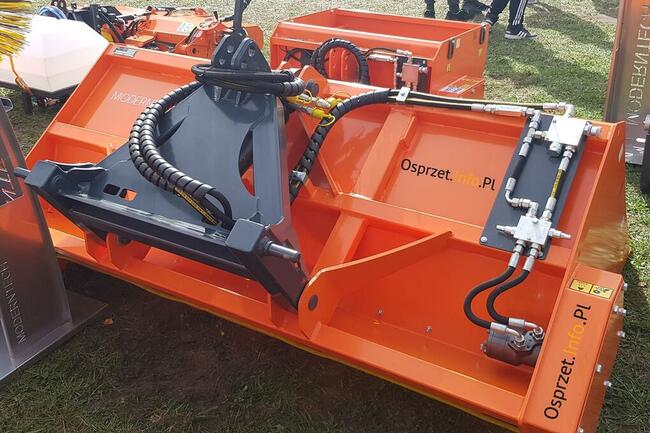 Posypywarka samozaładowcza do piasku i soli PSS 160-220