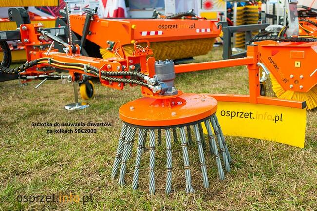 Odchwaszczarka, szczotka do usuwania chwastów - do ciągnika