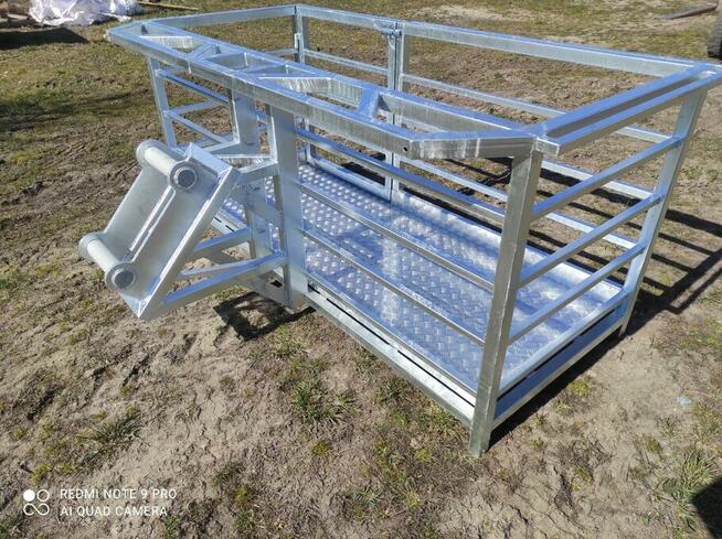 Kosz narzędziowy do JCB, MERLO, MANITOU, skrętny