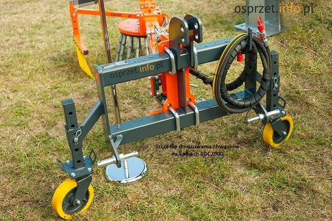 Odchwaszczarka, szczotka do usuwania chwastów - do ciągnika