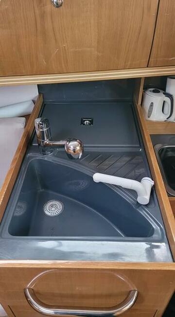 Czarter jachtu wynajem Mazury jacht Shine30 3 kabiny lodówka