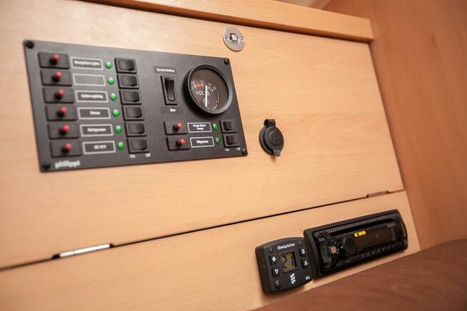 Czarter wynajem jachtu Mazury jacht Phila900 trzy kabiny