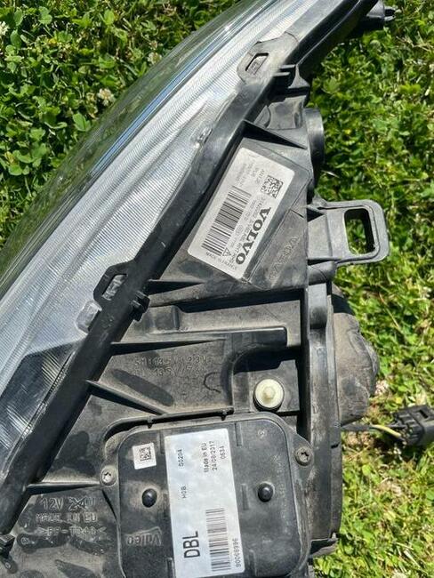 VOLVO S60 prawa lampa prawy reflektor ksenon xenon