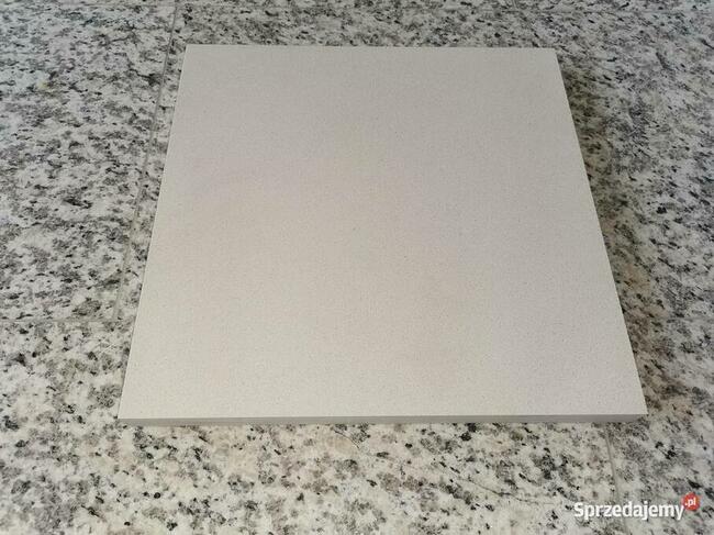 Konglomerat kwarcowy BIANCO 30x30x2 poler