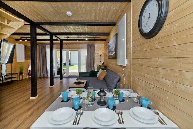 Domki Dwie Fale_w centrum_blisko plaży