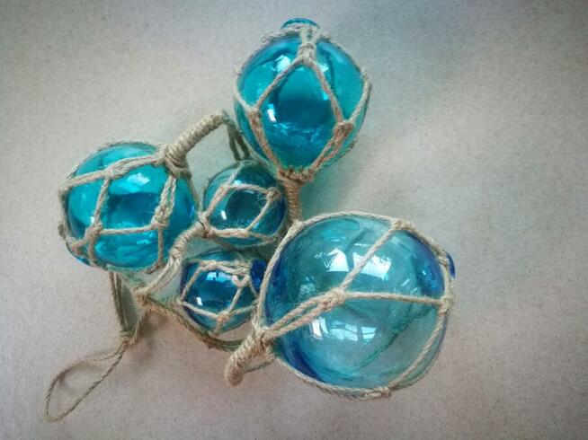 Szklane boje rybackie na sznurku zestaw