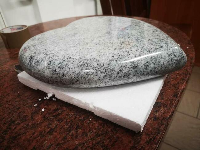 Serce granitowe nagrobek