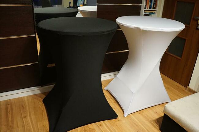 Słupki odgradzające czerwony dywan parasole namioty