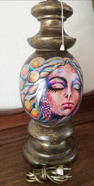 lampa drewniana, ręcznie malowana, kobieta, twarz