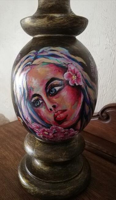 lampa drewniana, ręcznie malowana, kobieta, twarz