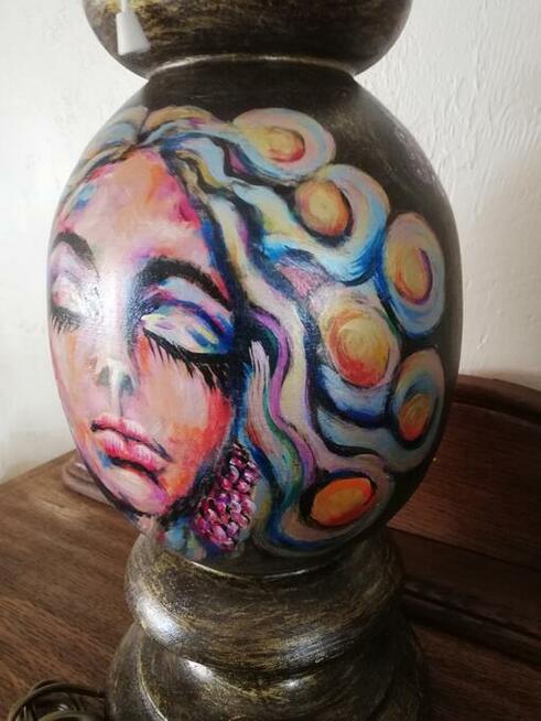 lampa drewniana, ręcznie malowana, kobieta, twarz
