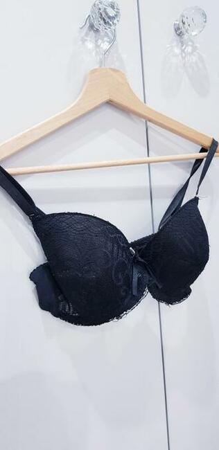 Biustonosz z delikatnym wypełnieniem