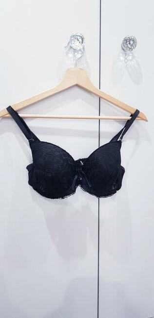 Biustonosz z delikatnym wypełnieniem