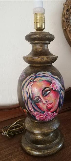 lampa drewniana, ręcznie malowana, kobieta, twarz