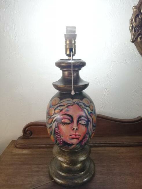 lampa drewniana, ręcznie malowana, kobieta, twarz
