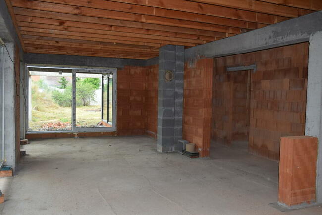 Nowoczesny parterowy dom pod lasem,