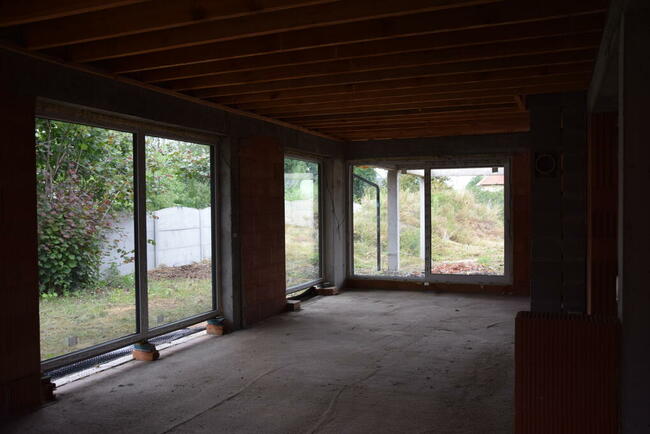 Nowoczesny parterowy dom pod lasem,