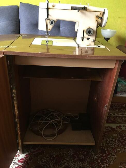 Sprzedam maszynè do szycia Predom Łucznik PRL