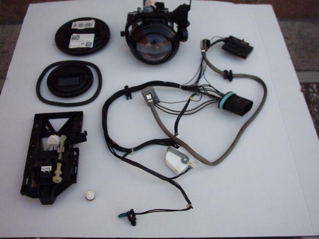 Mercedes W 156 GLA Lampa lewa Bi Xenon soczewka ,przewody si