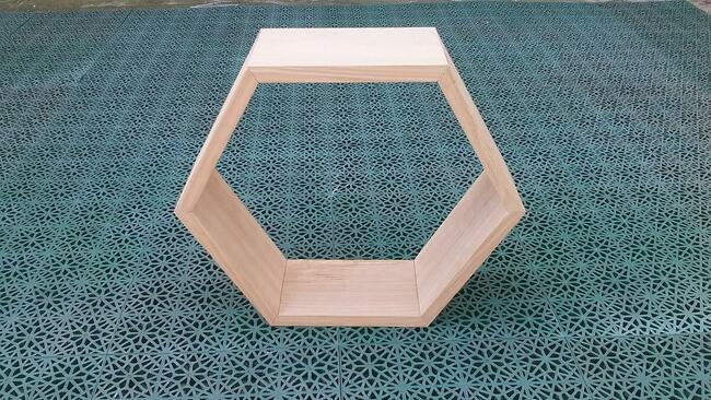 półka na ścianę sześciokąt