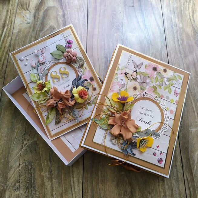 Karty z życzeniami w pudełeczku
