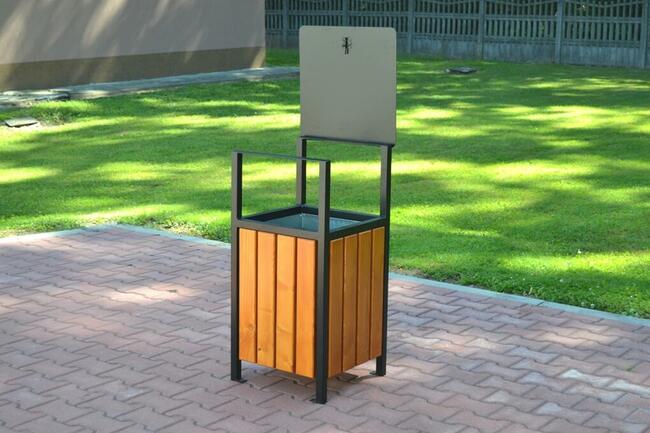 kosz uliczny na śmieci z daszkiem ogrodowy parkowy 65L W093