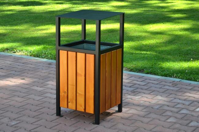 kosz uliczny na śmieci z daszkiem ogrodowy parkowy 65L W093