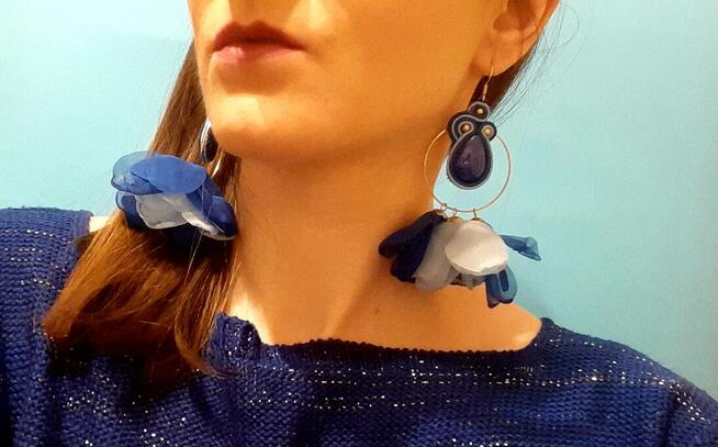 Błękitne kolczyki sutasz, niebieskie antyalergiczne, stal bo