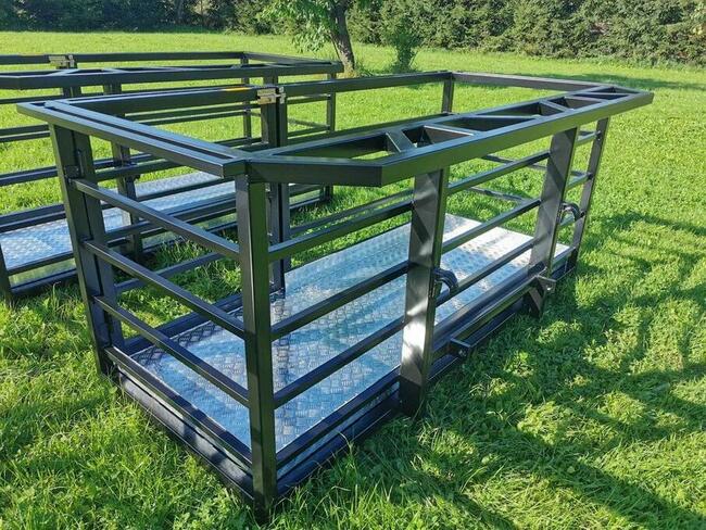 Kosz narzędziowy, prosty – podest do ładowarki lub koparki