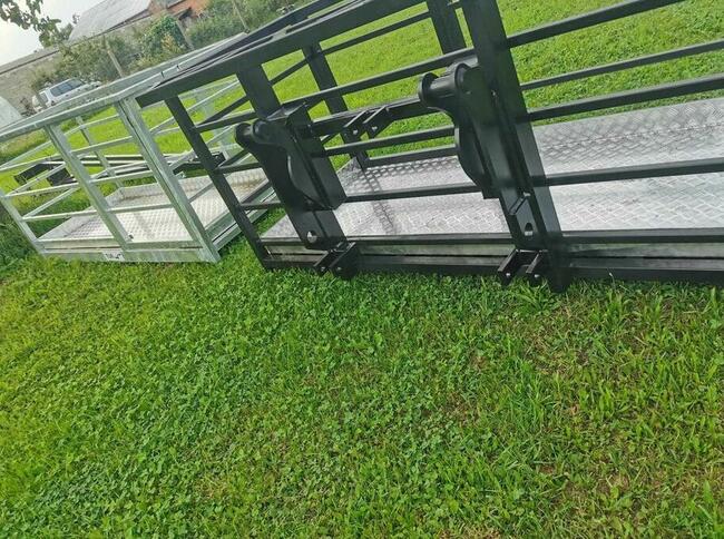 Kosz narzędziowy, prosty – podest do ładowarki lub koparki