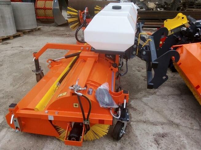 Hydrauliczna zamiatarka ZML180 z koszem i nawadnianiem nowa