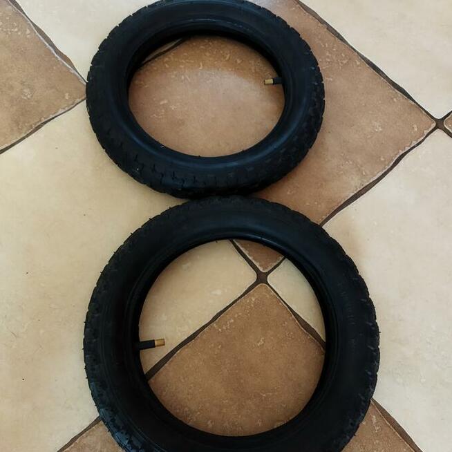 Opony 12 z dętkami.