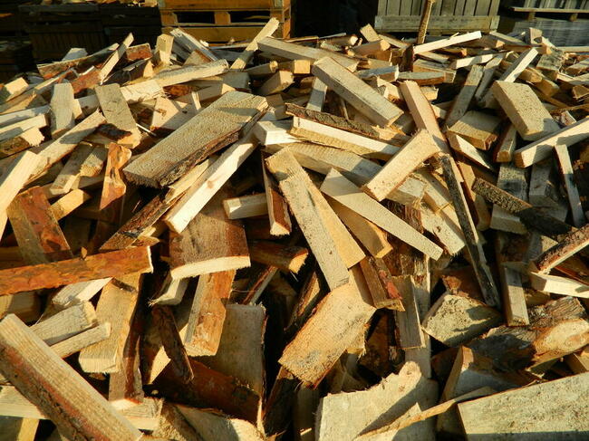 Opał - pocięta zrzyna sosnowa drewno rozpałka węgiel pellet