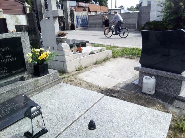 Odstąpię piwnicę dwu poziomową (pusta)