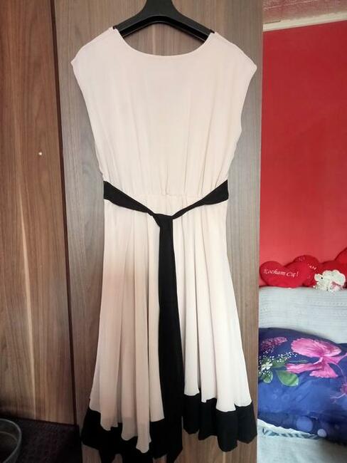 Sukienka kremowa z paskiem w talii