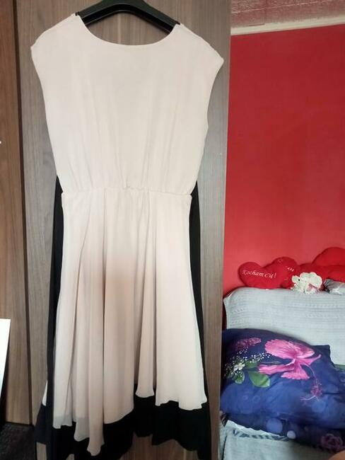 Sukienka kremowa z paskiem w talii