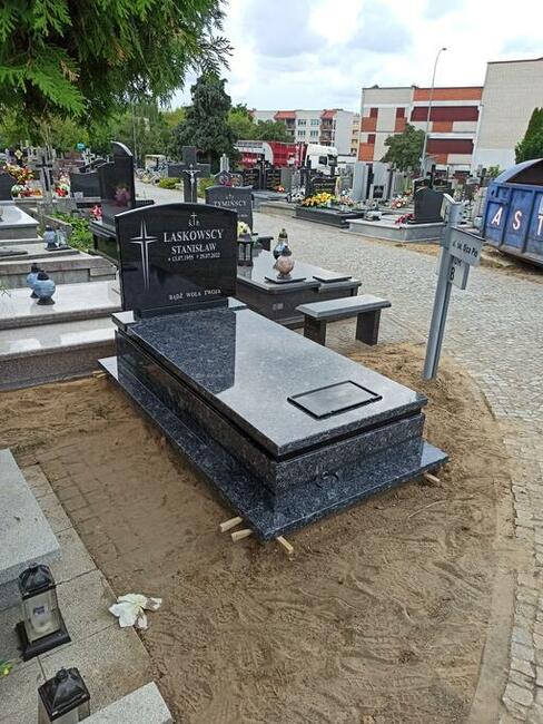 Pomniki nagrobki granitowe niska cena