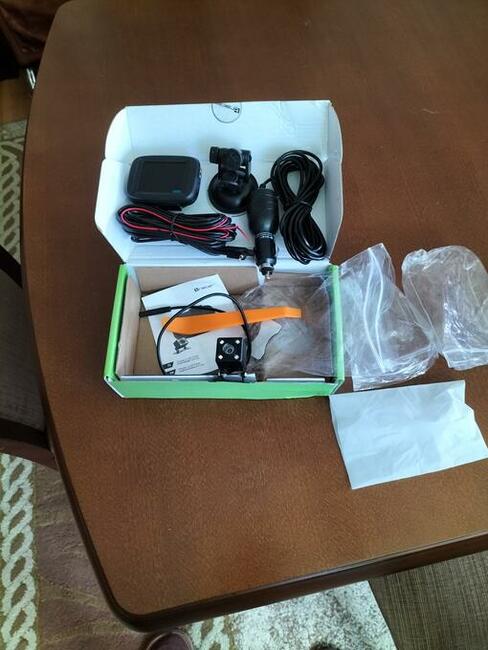 kamera samochodowa a\z kamerą cofania