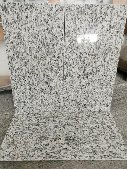 Płytki granitowe TIGER SKIN WHITE 61x30,5x1 polerowane
