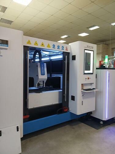 Operator lasera CNC