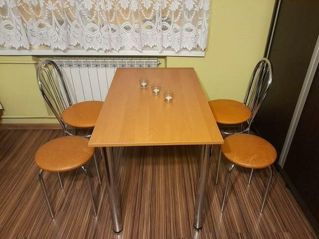 Zestaw MIX-Stół plus dwa krzesla i dwa taborety.WYPRZEDAZ
