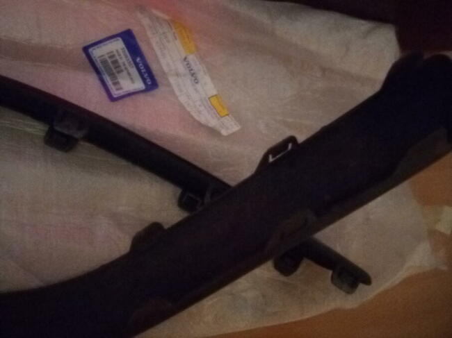 Volvo S60 rok 2006 listwy zderzaka TYŁ!! czarne stan bdb