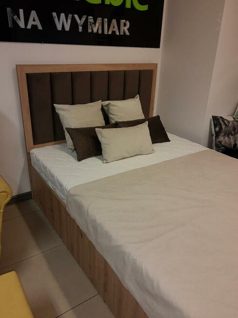 Nowoczesne łóżko Royal II ze stelażem i pojemnikiem