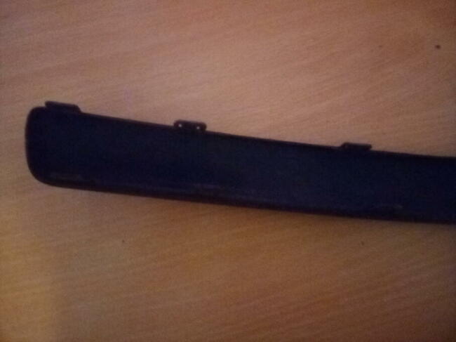 Volvo S60 rok 2006 listwy zderzaka przod stan bdb czarne