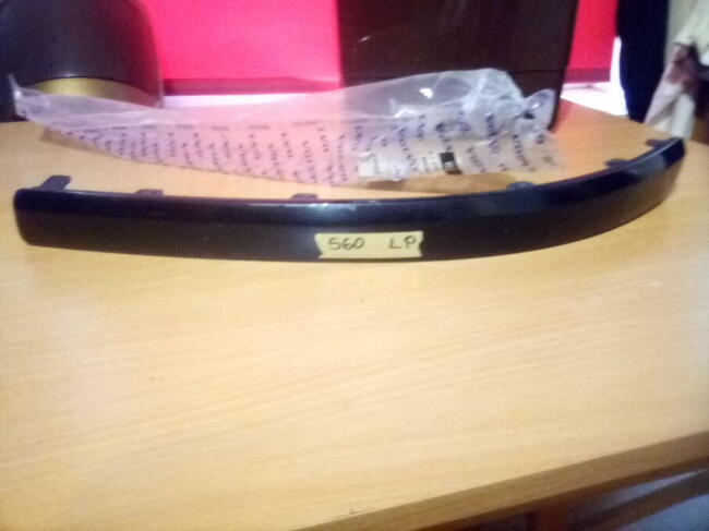 Volvo S60 rok 2006 listwy zderzaka przod stan bdb czarne